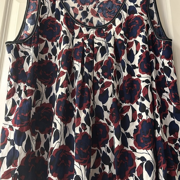 Elegant Navy & Maroon Rose Tunic. Class Up any Ensemble 🌹 - Picture 3 of 3